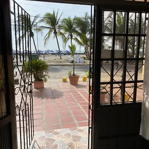  Guest house I Frente A La Playa Colombia